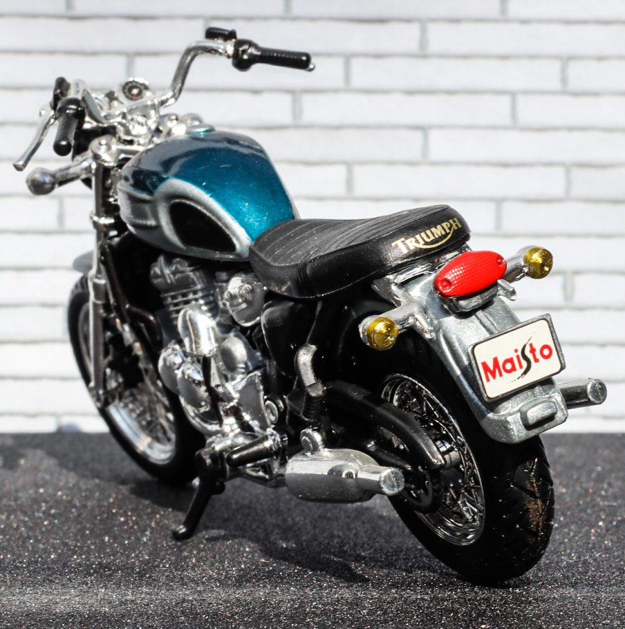 Maisto Triumph Thunderbird 900